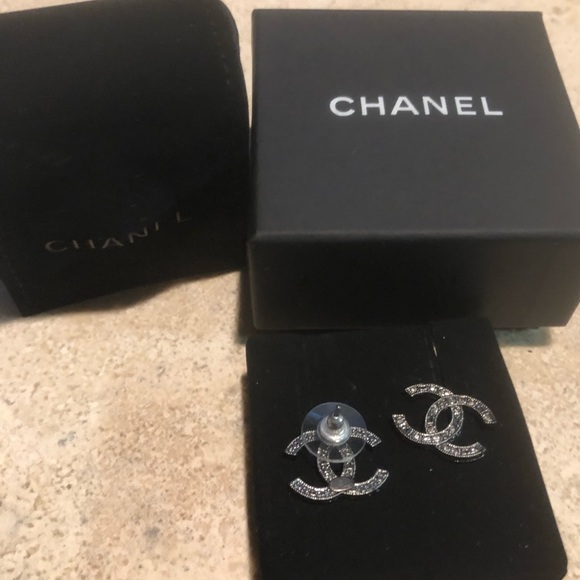 Authentic Chanel CC logo Stud logo earrings - Picture 4 of 5